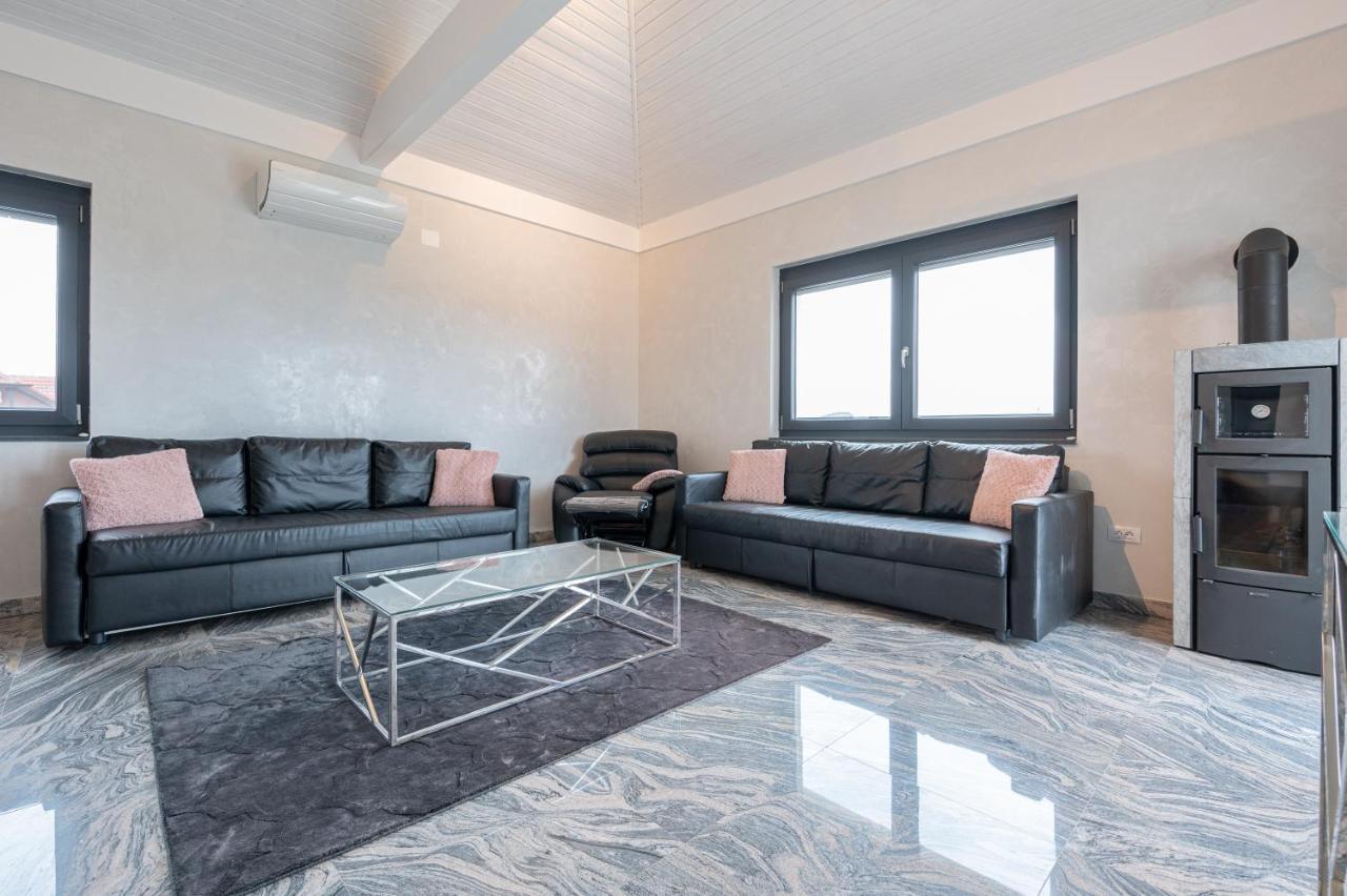 Casa Fischer Apartment Ciheiu Екстериор снимка